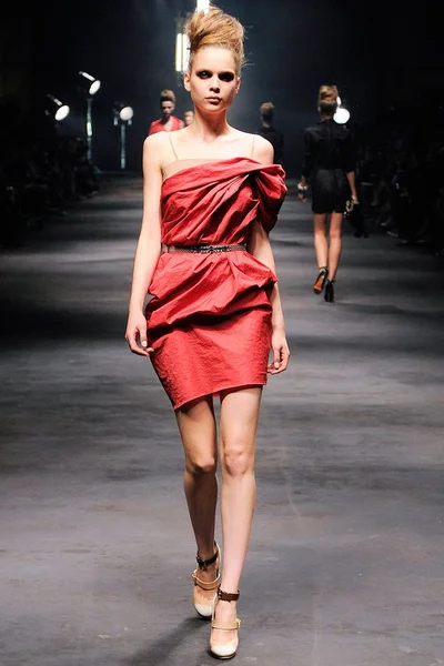 Look 18